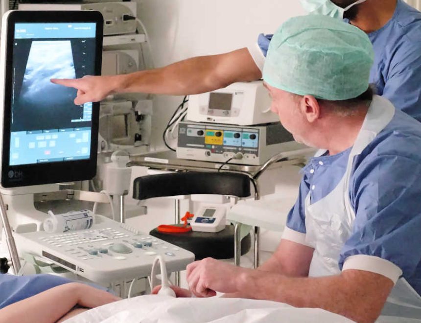 doktor george ferm på elit ortopedi injicerar med ultraljud som visar placering